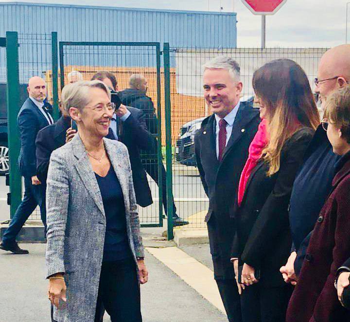 MarleneSchiappa's tweet image. Pour permettre aux plus précaires de nourrir leur famille, les Banques alimentaires se mobilisent grâce aux bénévoles et aux associations partenaires. À Reims avec la PM @Elisabeth_Borne et @JCCOMBE pour le lancement d’un fonds de 60M€ en faveur de ces initiatives locales !
