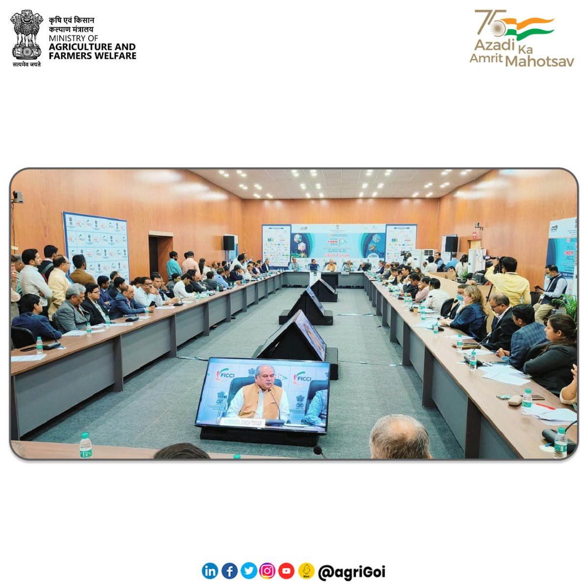 AgriGoI's tweet photo. माननीय केंद्रीय कृषि एवं किसान कल्याण मंत्री श्री @nstomar  ने केंद्रीय रसायन एवं उवर्रक मंत्रालय और @ficci_india द्वारा नई दिल्ली में आयोजित #indiachem2022 में कहा कि देश को मजबूत बनाने के लिए आज हर दृष्टि से अनुकूल वातावरण हैं।
#agrigoi #agriculture https://t.co/67ofwo0qE1
