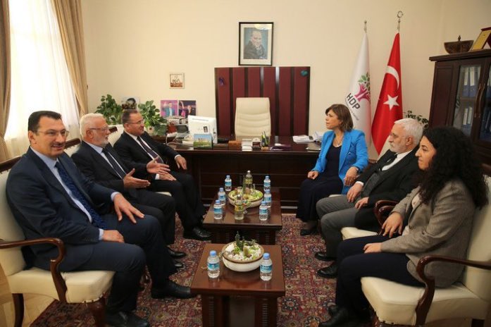 Biz görüşürsek yerli ve milli, CHP görüşürse hain ve terörist.