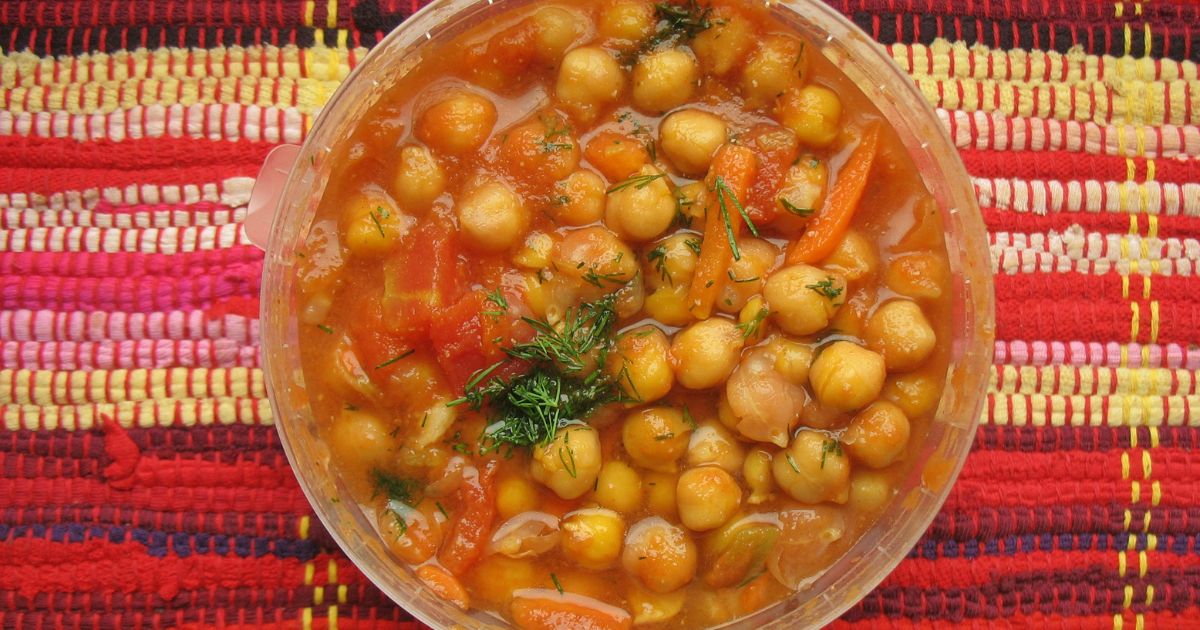 DIVINFOOD's tweet photo. The chickpea is likely to be the legume you are most familiar with in this project.
And yet! It is still a neglected and underutilised crop (NUC) with incredible benefits to the earth it grows in and people it feeds.
#DIVINFOOD #H2020 https://t.co/JONxat5ue5