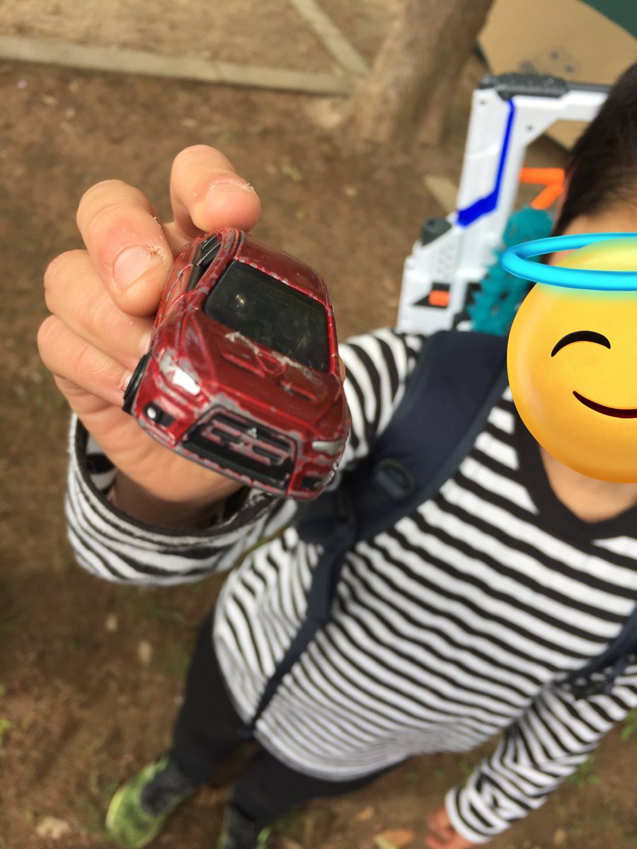 EvoXcamp's tweet photo. キャンプ人生で嬉しかったこと

ワイワイやってたら子供がずっと陰で見てくるから「どしたの？」って聞いたら

「その車ランエボ？」って聞��てきて、「そうだよ」って答えたら駆け足て居なくなったと思った途端、手にボロボロのミニカーを握って戻ってきた

1番大好きな車らしく運転席に載せてあげた https://t.co/DNiJNFaxAo