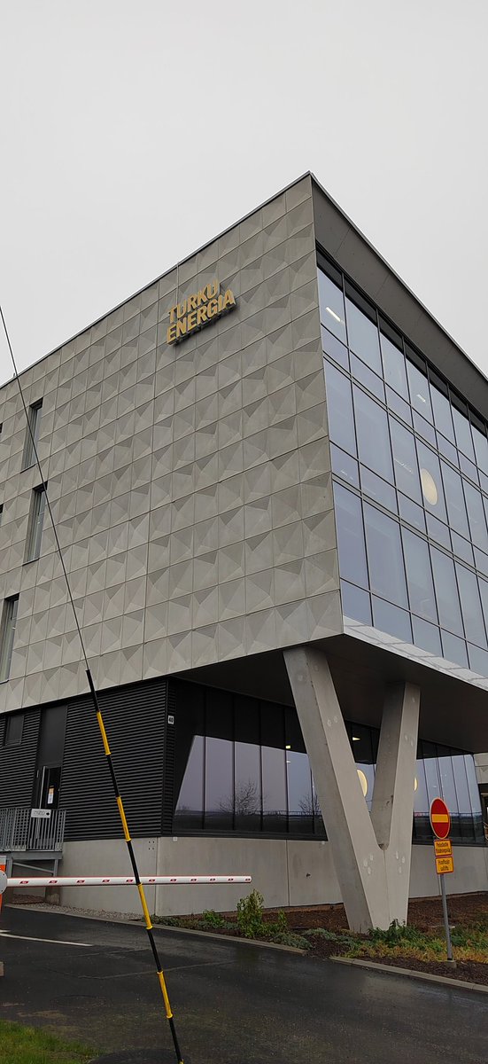 Kiinteistö- ja rakennusalan valiokunnan kokous <a href="/TurkuEnergia/">Turku Energia</a> uusissa upeissa toimitiloissa. <a href="/SaloHarri/">Harri Salo</a> toivottaa tervetulleeksi ja kertoo päivän polttavia energiamarkkinoiden kuulumisia. <a href="/kauppakamaritku/">Turun kauppakamari</a>