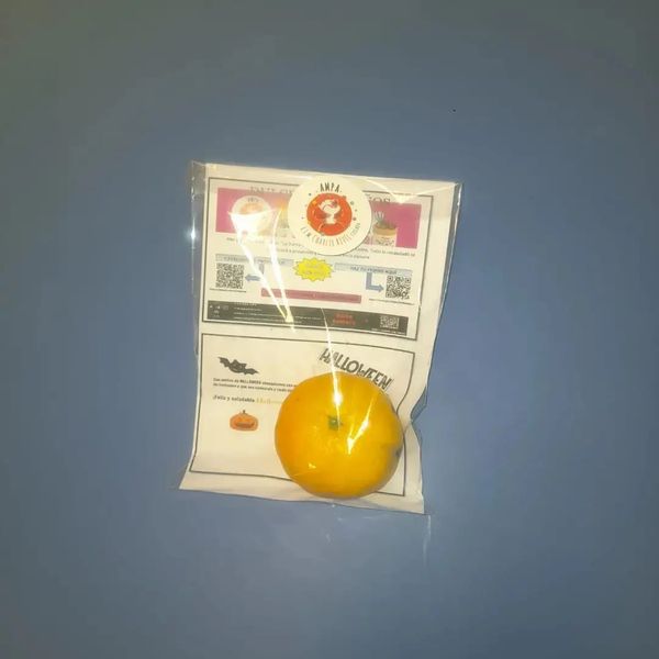 AmpaCharlie's tweet photo. Con motivo de Halloween y siguiendo nuestros proyectos de Conoce tu AMPA y Alimentación Saludable, hemos querido obsequiar a nuestros pequeños con una mandarina de Halloween 🎃.
Gracias a nuestros colaboradores que estuvieron al pie del cañón pintando caritas sin parar.😘 https://t.co/pva7ryVUtI