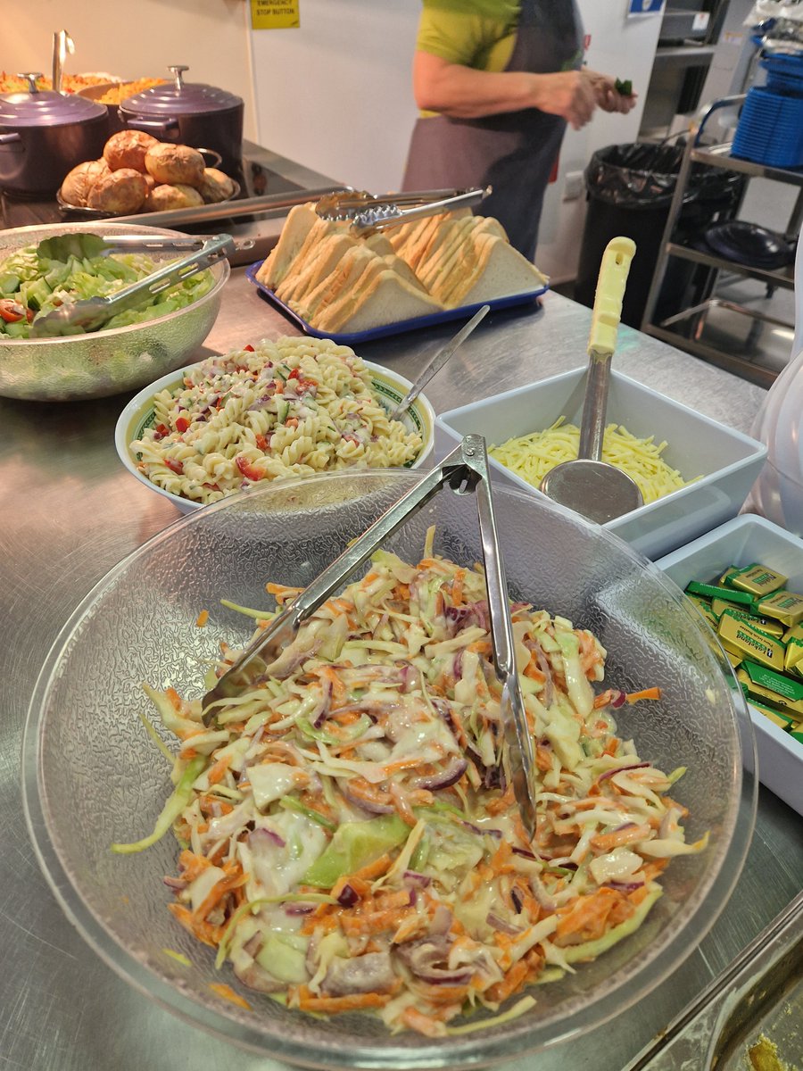 wla1295's tweet photo. All ready to feed our hungry little people, chicken and tomato pasta bake, bean chillie and rice. A whole host of desserts! #foodsoftheworld #mellorsfamily #healthyhappychildren #fabteamoffour https://t.co/GwcOsyocyH