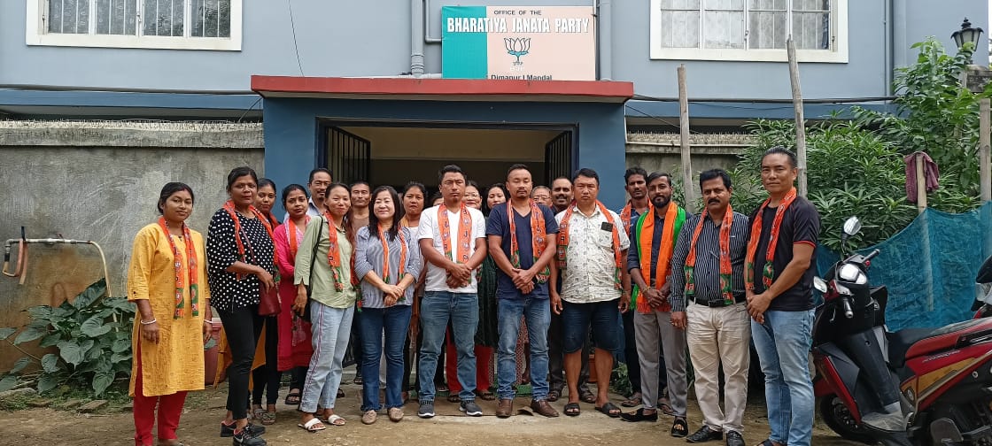 Bjp1dimapur's tweet photo. The party had a conducive discussion with the BJP full time worker of Dimapur District incharge at the Mandal Office. The meeting was attended by Mandal and Morchas members of Mandal.
@tovihoto 
@BJP4Nagaland 
@JPNadda 
@NalinSKohli https://t.co/q0AKMO73eM