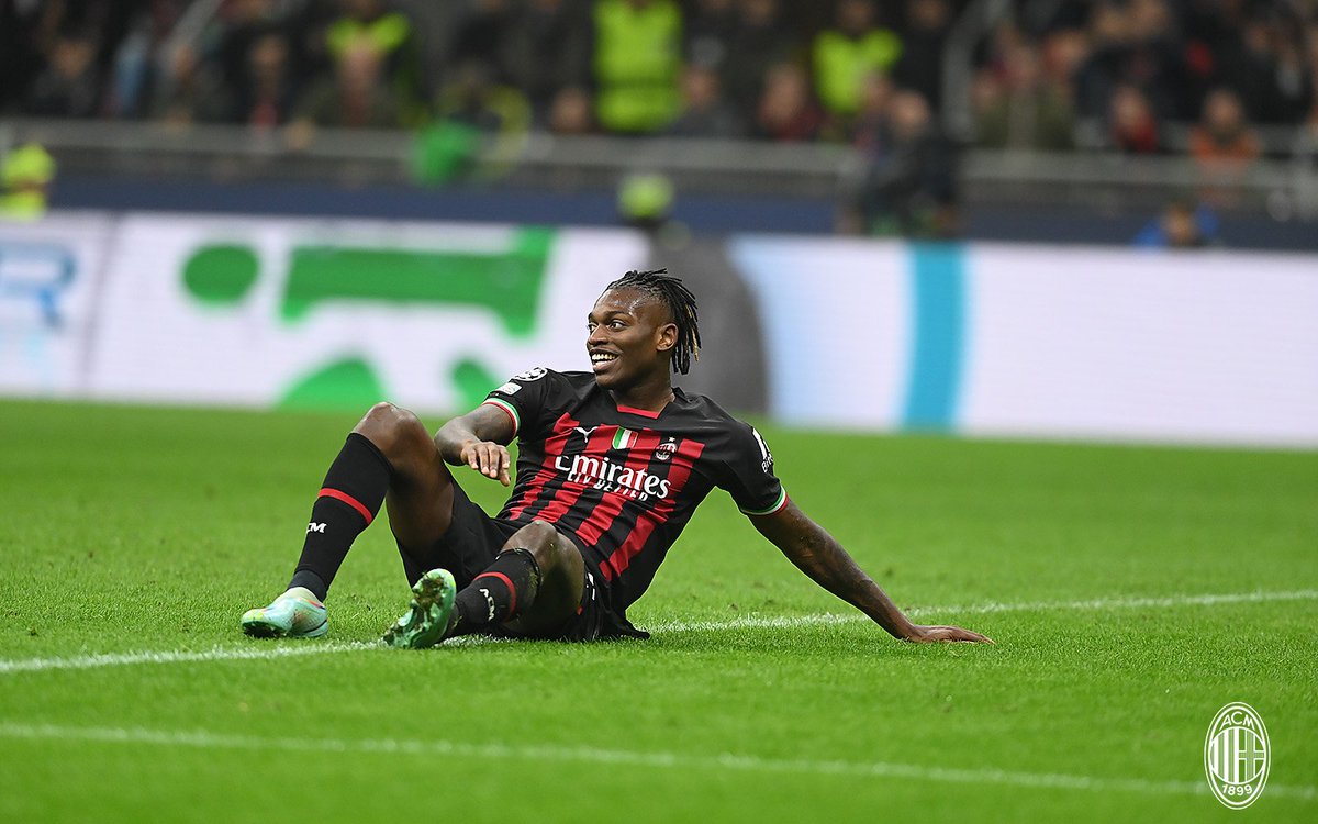 acmilanbr's tweet photo. Todos nós revendo os gols de ontem 😃
#SempreMilan | #ACMSAL | #UCL https://t.co/qEAnRnFW7J