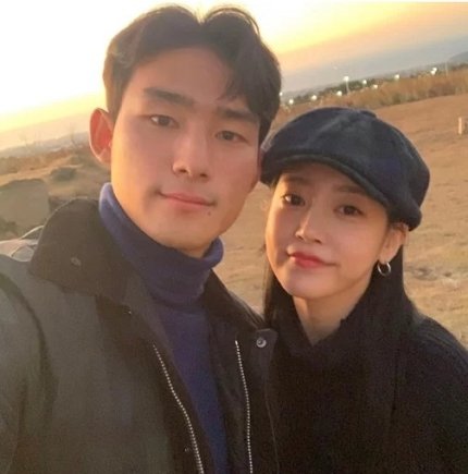 T_araTH's tweet photo. [Exclusive📝] Park Soyeon อดีตสมาชิกT-araและแฟนหนุ่ม Jo Yumin นักบอลชื่อดังทีมชาติเกาหลี ออกมาเปิดเผยว่าทั้งคู่ได้ทำการจดทะเบียนสมรสเป็นที่เรียบร้อย ซึ่งทั้งคู่มีกำหนดที่จะต้องเข้าพิธีวิวาห์กันในช่วงเดือนพฤศจิกายนของปีนี้ 
#ParkSoyeon  #티아라 https://t.co/D8aps7n5EJ