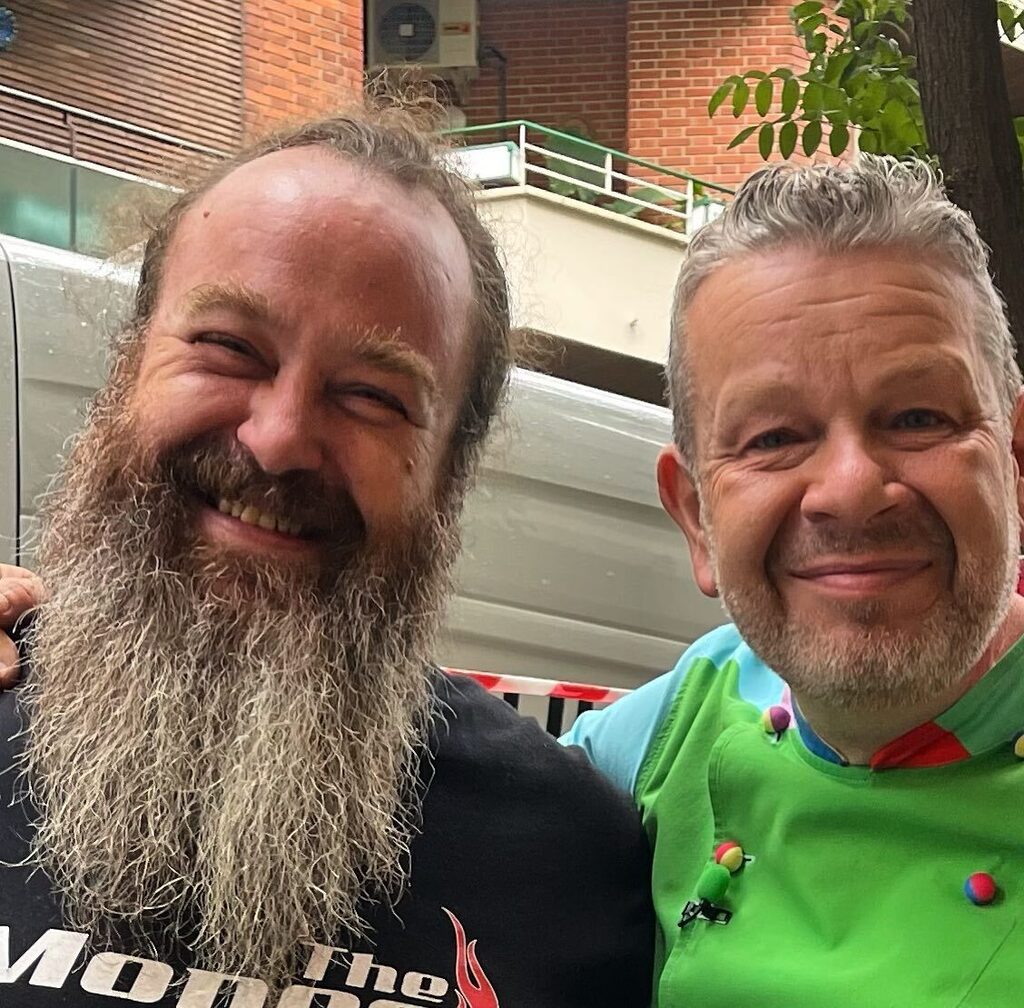 albertochicote's tweet photo. Algún recado para este señor???
@toliol jajajjajaj. #fakeFoto https://t.co/uWlysBy8ha https://t.co/GtcdbZLVgh
