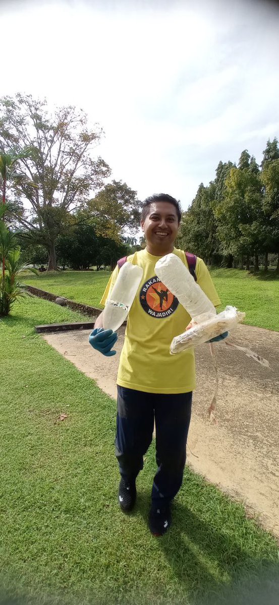 TrashHeroPerlis's tweet photo. Kali ini THPerlis telah ber-KUDAH bersama mahasiswa UiTM Cawangan Perlis🥳Pada 3/11/2022, pihak Trash Hero bersama 100 mahasiswa UiTM telah mengutip sampah sambil beriadah di kawasan sekitar Dewan Seri Semarak. Kami berjaya mengutip 21.7kg sampah!!! https://t.co/8zZCW0Wedb