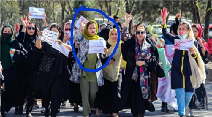DkhtranA's tweet photo. فوری 
لحظات پیش "ظریفه یعقوبی" فعال حقوق زن و چند تن از همکارانش به شمول چندین خبر نگار را طالبان از غرب کابل در یک کنفرانس خبری به جای نامعلوم بردند.
اشتراک کننده گان این کنفرانس پس از بازجویی رها شدند و مبایل هایشان گرفته است.
به اشتراک بگذارید و داد خواهی کنیم.
#جنایات_طالبان https://t.co/Hwzr6Of2BR