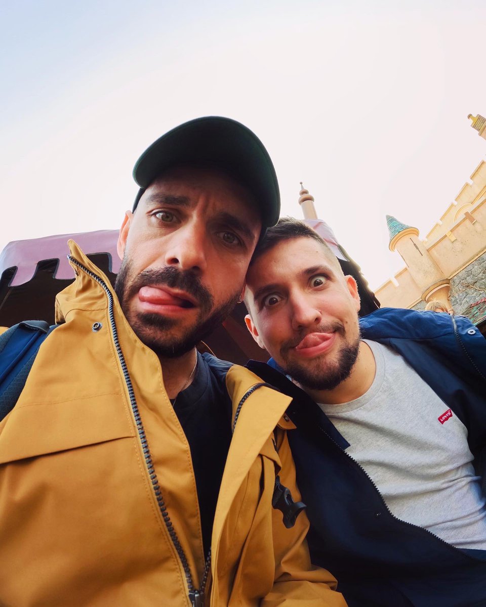 lucaackles's tweet photo. Quando hai la gioia nel cuor, tu ti senti sollevar…
E se il mondo coi suoi guai alle spalle lascerai, le nubi puoi guardar 
Puoi volar, puoi volar, puoi volar […]

Grazie 💛✨ 

#loveislove #DisneylandParis https://t.co/gwvzpkMygo
