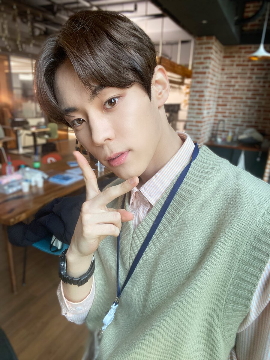 Official_Seobin's tweet photo. 꼬순내 진동하는 풍덕빌라 304호🏡💕
마지막 에피소드 보러가기❕

#윤서빈 #YoonSeobin
#풍덕빌라 #풍덕빌라304호의사정
#RoommatesofPoongduck304
@Official_Seobin https://t.co/YladDE5IxB