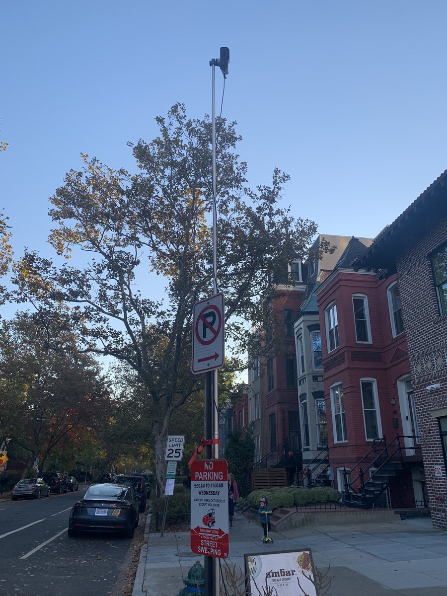 NicoleMcE_5E02's tweet photo. The 13 Seaton Elem kids who walked in our #walkbus to school today at 7th and Q noticed this new camera at the intersection!!! @alopez_pdx https://t.co/D69XKLPQ3Q