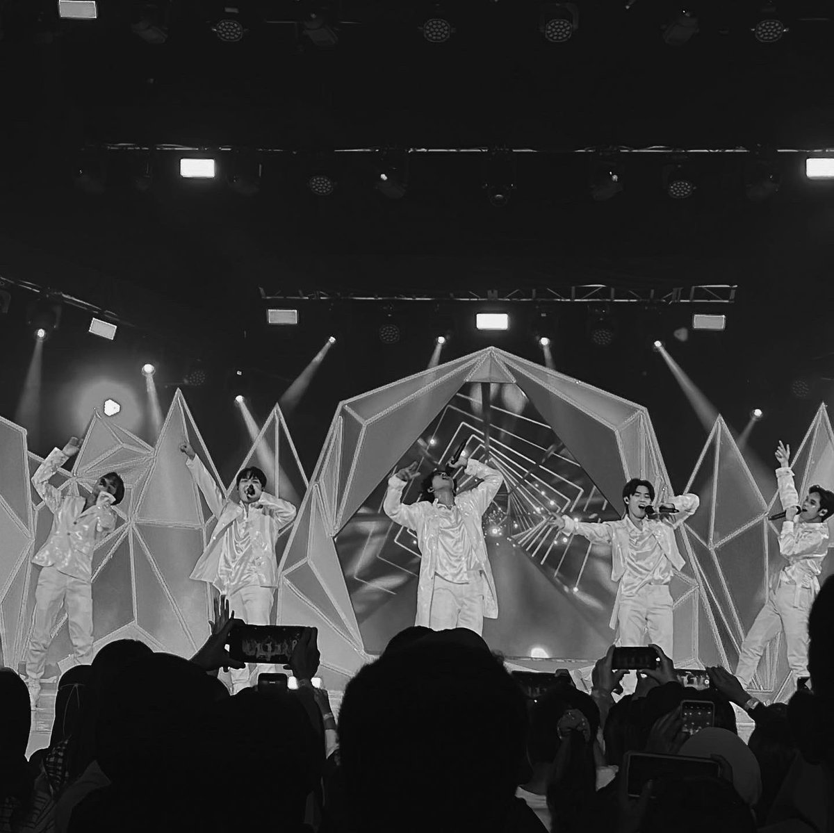 inspire__ofc's tweet photo. Inspire Performance at KIDCC 2022 FINAL
(cr: Mincha_is on ig)
#Inspiregohigher #inspireofficial #inspirejeremy #inspirebagas #inspiredinasty #inspireahsan #inspirefaiq https://t.co/3bQBM9SKuW