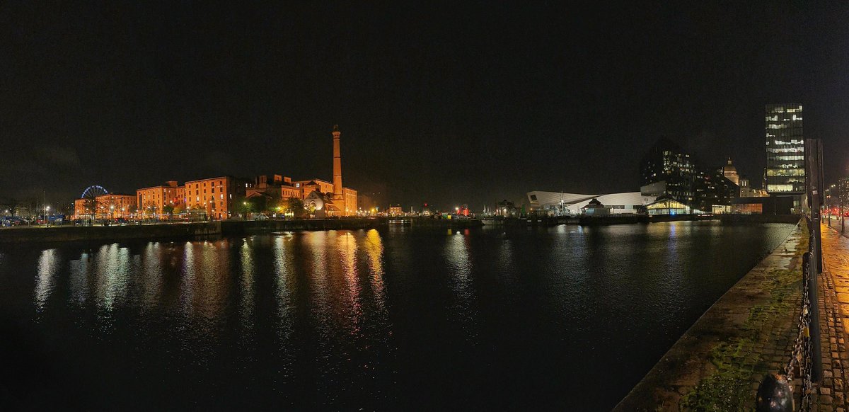 JomoUnscripted's tweet photo. From the Royal Albert Dock to Mann Island - Liverpool Waterfront 

#panoramic #panophoto #mobilephotography #liverpoolatnight 
@PanoPhotos https://t.co/QyIgdk6Hbd
