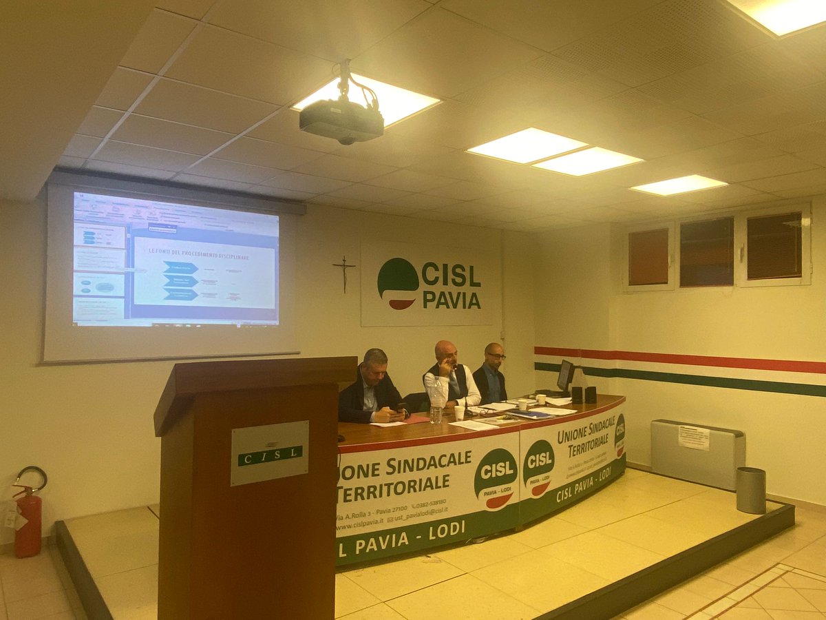 di_dicapua's tweet photo. Direttivo @FitcislP:  situazione sindacale; approfondimenti su  procedura rapporti Disciplinari e pensionamento donne con studio legale Fm Law,  avvocati Mary Fotia e Martino Tambasco ; logistica - Ebilog e Sanilog con @FabioMarani1 Tanti interventi dei delegati, bella giornata https://t.co/XjKu7wWqct