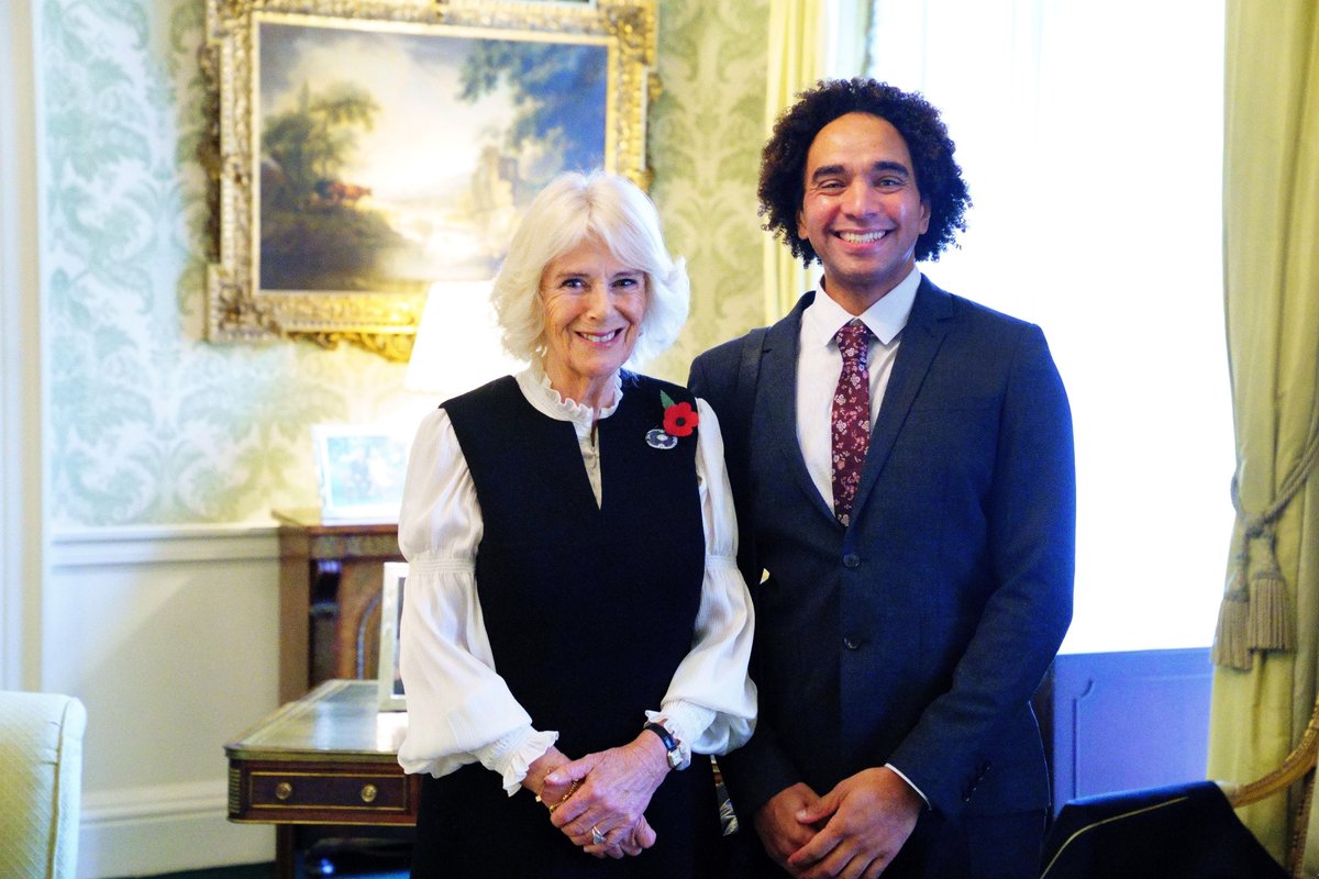 The Children’s Laureate, Joseph Coelho, was received by the Queen Consort in the Regency Room at Buckingham Palace this morning. It was Camilla's first audience in her new role. 📷 @VictoriaJonesPA