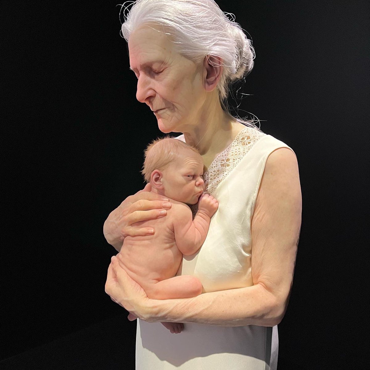 b_abba's tweet photo. Ceci n’est pas un corps…#hyperrealism @museemaillol
#paris #expo #maillolmuseum #ronmueck #valteradamcasotto #duanehanson #johndeandrea #georgesegal #berlindedebruyckere #mauriziocattelan #samjinks #caroleafeuerman #danielfirman #erwinwurm #melramos #robertgraham https://t.co/eMzzeeowpI
