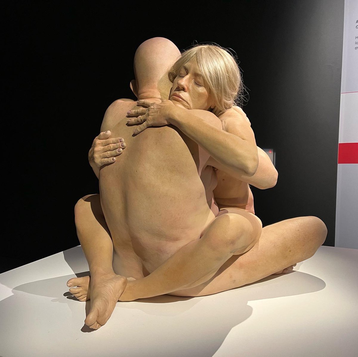 b_abba's tweet photo. Ceci n’est pas un corps…#hyperrealism @museemaillol
#paris #expo #maillolmuseum #ronmueck #valteradamcasotto #duanehanson #johndeandrea #georgesegal #berlindedebruyckere #mauriziocattelan #samjinks #caroleafeuerman #danielfirman #erwinwurm #melramos #robertgraham https://t.co/eMzzeeowpI