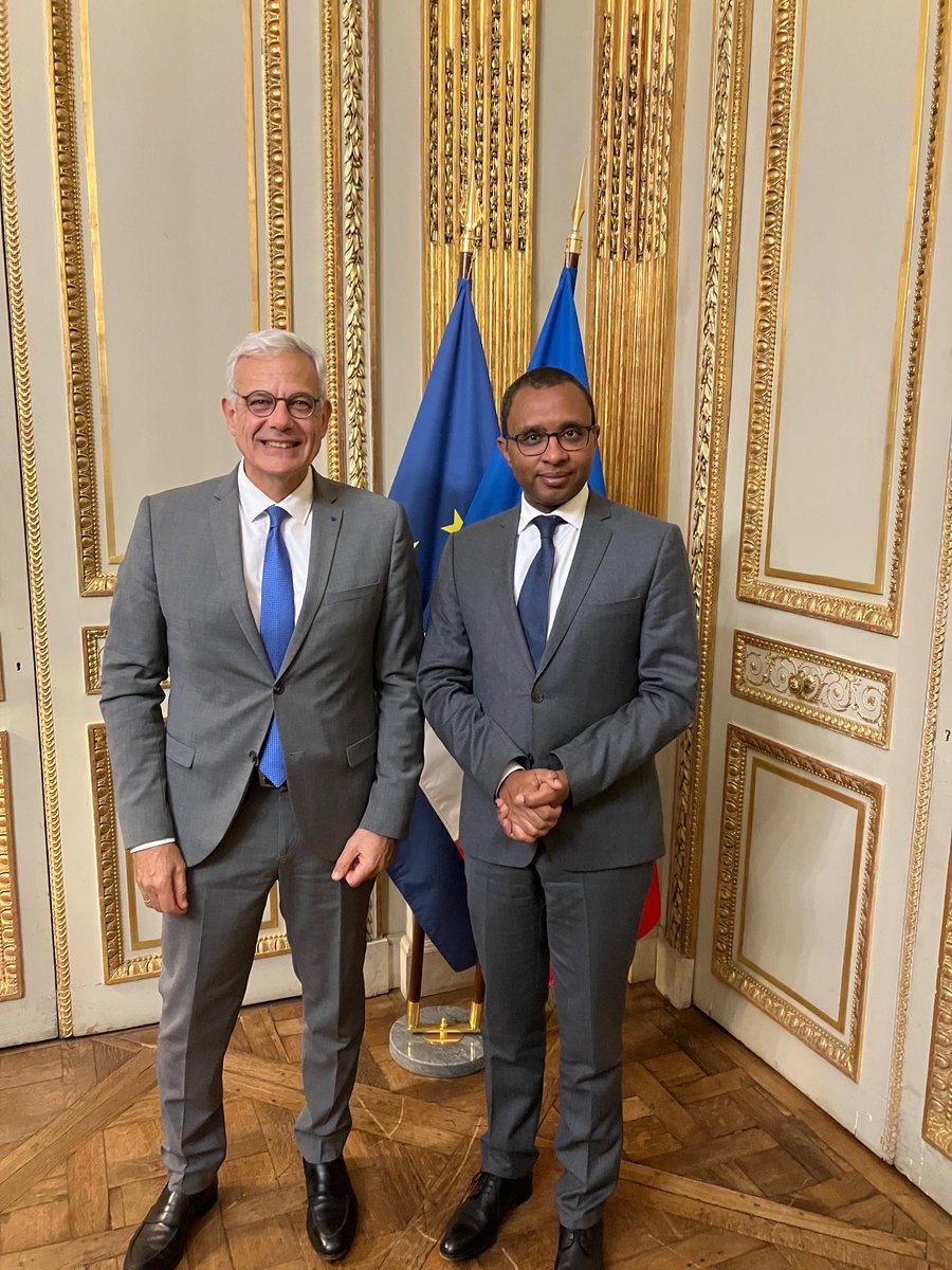 Merci à <a href="/PapNdiaye/">Pap Ndiaye</a> pour notre échange constructif. Les #CCI s'engagent à développer à vos côtés l'orientation et la formation des jeunes en accélérant la construction des ponts entre l'#école et l'#entreprise. 
<a href="/Travail_Gouv/">Ministère du Travail</a> <a href="/Economie_Gouv/">Ministère de l'Économie et des Finances</a>