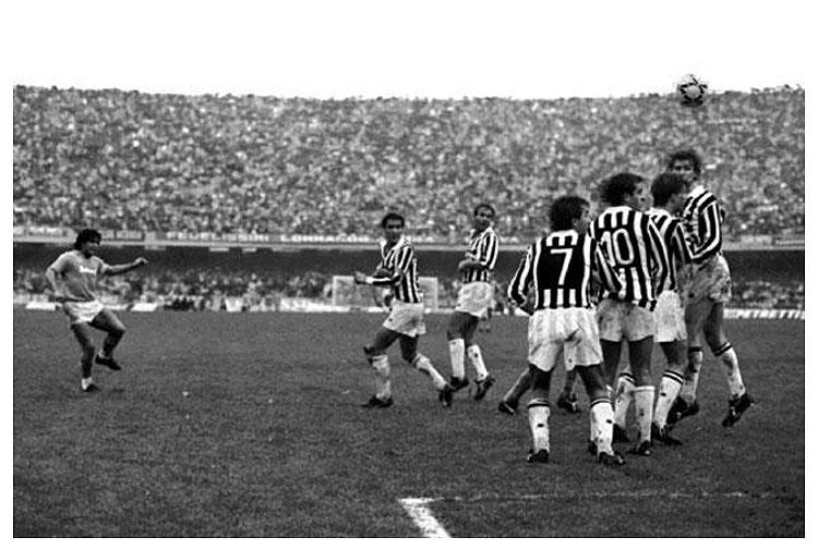 AlejoERivera's tweet photo. El 3 de noviembre del 85, fue uno de los top 10 goles de Diego. (Para mí gusto). https://t.co/fJnijwqeg8