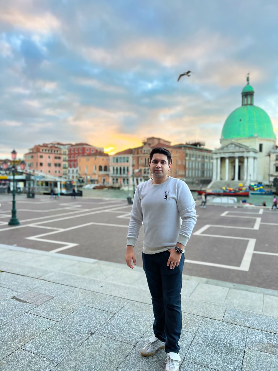 AyaanChawla's tweet photo. 🇮🇹 #Venice #Italy #Sunrise #Morning #Architecture #Clouds #Photography #Travel #MomNSon #ExploringWorld #Europe #LiveItalian @Italia https://t.co/FTIBQyczhC