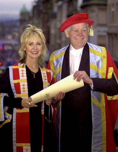 🎂 Happy birthday, Lulu! Born #OnThisDay 1948, here she is after collecting an honorary Doctorate of Letters from @CaledonianNews in 2002 Lulu and chancellor Magnus Magnusson wear the distinct Caledonian robes in use from 1993 to 2010