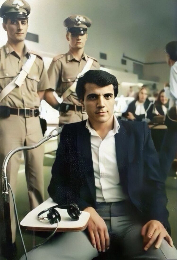 Yakarım şu dünyayı da 
Tek Türk'ü ezdirmem.
Allah şahidim olsun
Sizi bu sokaklarda rahat gezdirmem..!”🤘🏽🇹🇷🤘🏽
Ruhun şad olsun, davan var olsun reis..🤲🏽
#3Kasim1996