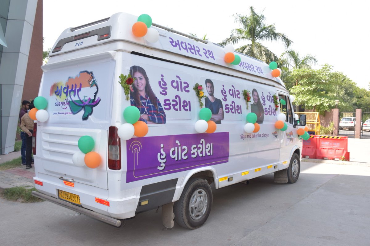 CEOGujarat's tweet photo. Flagging off #AVSAR Rath by CEO Gujarat for awareness about Voting Specially In low voting turnout Booths

#GujaratElection2022 #AVSAR #Awareness #Voting #CEOGujarat #Democracy #AVSARRath https://t.co/3MVmKhiPFU