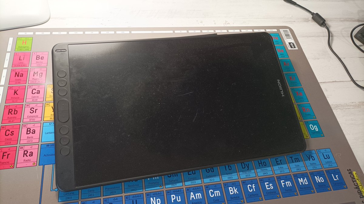 A mi hija le encanta dibujar,crear personajes, etc... Yo le decía que estaba muy bien, que la creatividad no se puede automatizar, que tiene futuro por ahí si le gusta.
Con esto de #stablediffusion y #Dreambooth, <a href="/DotCSV/">Carlos Santana</a>.
Le digo que se olvide y ponga la tableta en wallapop? 😔