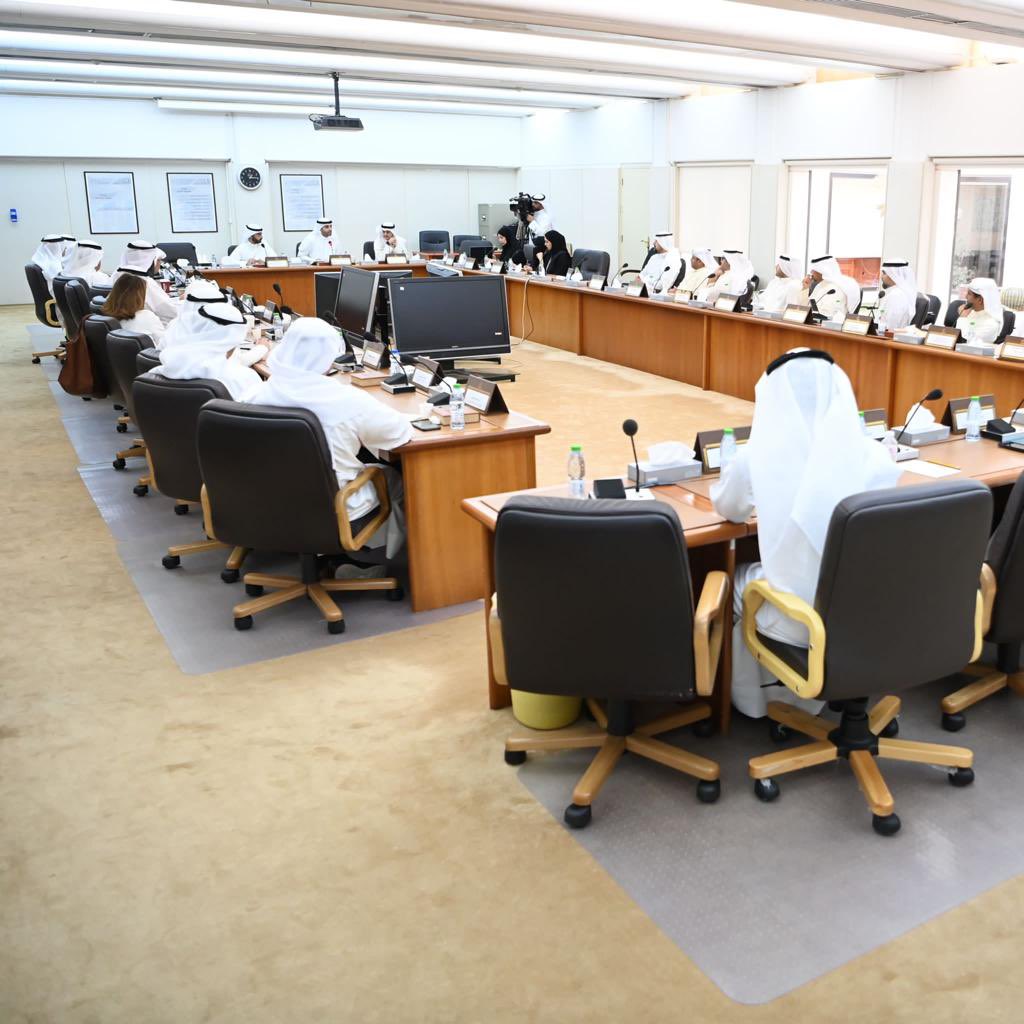 مجلس الأمة فتح ابوابه لرواد الاعمال والعاملين في القطاع الخاص بعد عقود من اغلاقه في وجه هذه الفئة وعبر نافذة لجنة تحسين بيئة الاعمال والمشاريع الصغيرة والتي من خلالها دعيناهم لسماع مشاكلهم وهمومهم وتبني افكارهم ومقترحاتهم