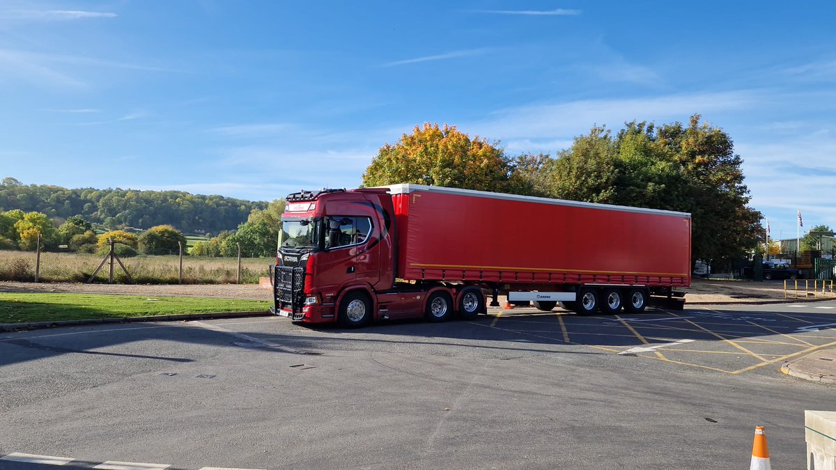 A truck with a view! Thanks to our driver, Andy, for sending over these brilliant pictures of his stunning Jet vehicle 😍 #JetVehicle #View #Landscape #DriverPictures #OnTheRoad #Deliveries #TimeCriticalDeliveries #Photography #SameDayLogistics