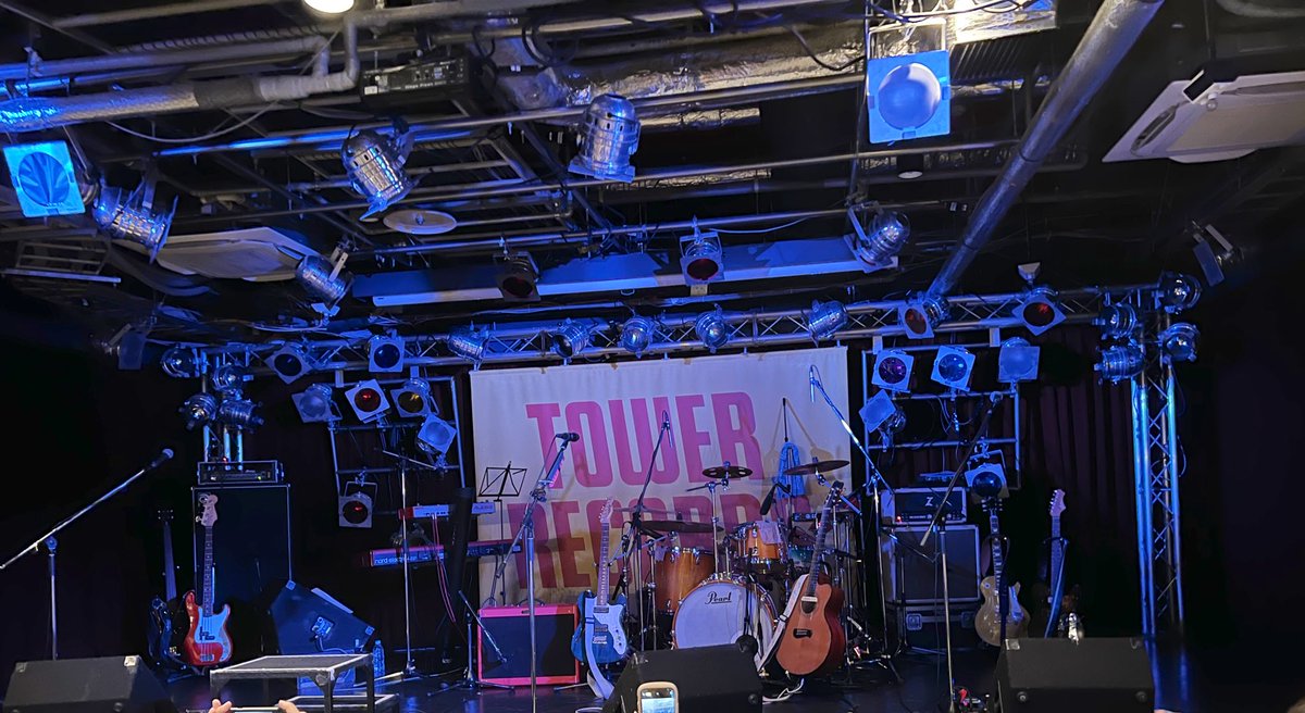 MSC_KanCa's tweet photo. インストアライブ、最高でした。なんだかんだ5人体制のライブは初参加でした。バンドとしてより良くなってて(そいさんMCも笑)メジャーアルバムのデビューライブにふさわしい、真価と進化を感じたライブだった！東京公演払い忘れたけど名古屋は参加できそうで一安心......。

#黒子首　#タワ渋イベント https://t.co/BVPMDtUGhc