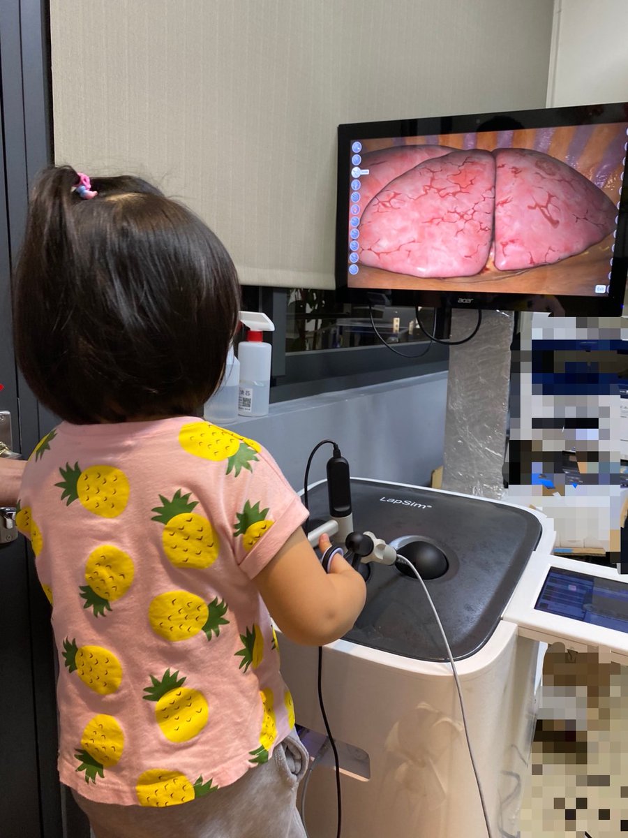 YoungTah1948's tweet photo. 外科醫師養成先修班🤣
#Surgeon #MedEd #clinicalValidation #SurgicalScience #SurgicalSimulation #SurgicalSimulator #MedicalSimulator #MedicalSimulation #IAmFullyPrepped #PatientSafety #VATS #LapSim #VR #永達儀器 #您醫護教育的好朋友 #外科教育 #胸腔外科 #模擬醫學 #醫學教育 #GS https://t.co/aSXoUcskmS