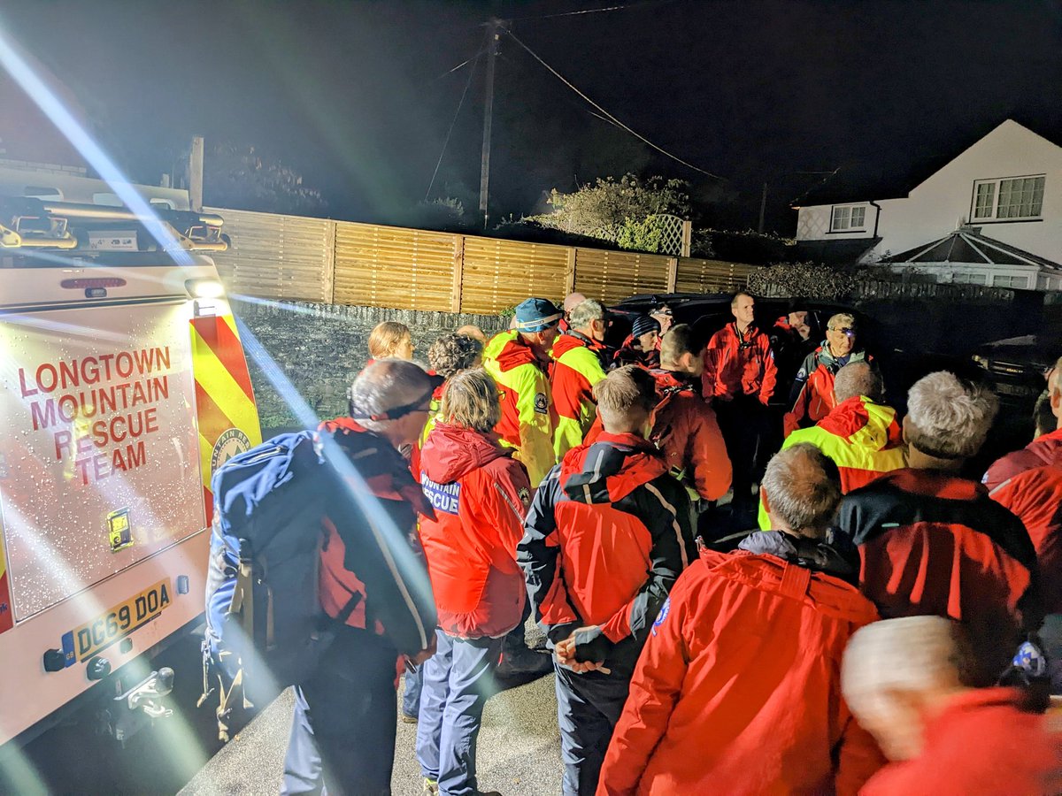 Longtownmrt's tweet photo. 🚨Call out🚨

A pan-Wales, multi-agency call out yesterday with a sizeable rescue taking place on Pen Cerrig Calch in challenging conditions involving @BreconMRT @CBMRT @MCA_media helicopter 187, @DyfedPowys @WelshAmbulance and local support too. Our thanks to everyone. https://t.co/yPKFZuVhOO