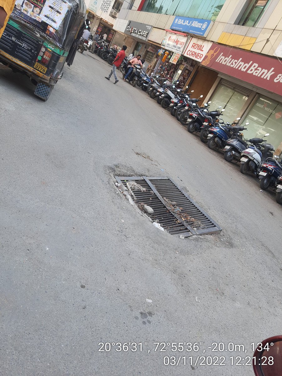 hemanttandel816's tweet photo. માનનીય અધિકારીશ્રીઓ @collectorvalsad @DDO_VALSAD @SPVLpolice વલસાડના અતિ મહત્વના વિસ્તાર એવા કે હાલર રોડ ડોક્ટર હાઉસ ની સામે એક અત્યંત ભયજનક હાલતમાં ડ્રેનેજની જાળી છે. આ કામ યુદ્ધના ધોરણે કરવામાં આવે એવી આશા રાખું છું જેથી કોઈપણ પ્રકારની દુર્ઘટના ટાળી શકાય. જય હિંદ https://t.co/4YSNEYS9o2
