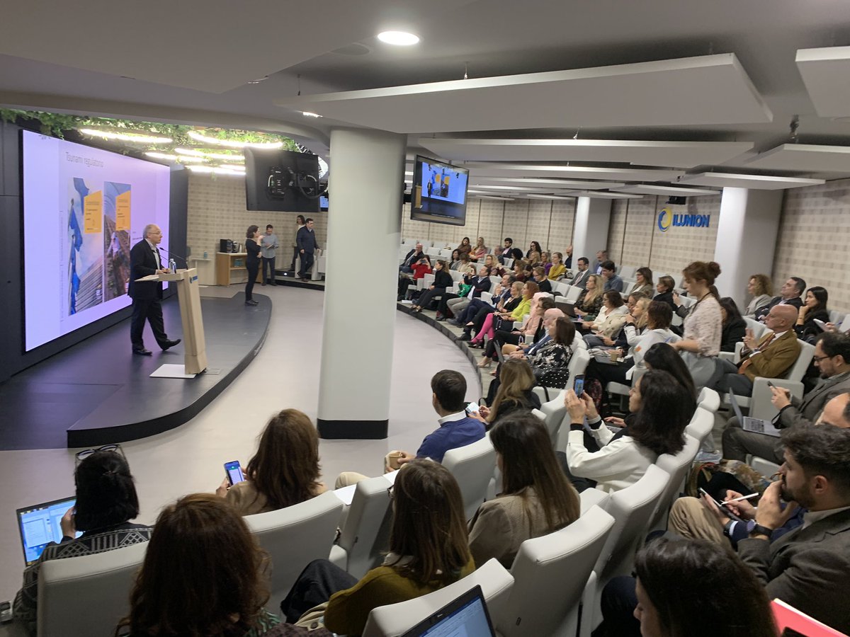 attitudefr_go's tweet photo. Enhorabuena @AsocDIRSE y enhorabuena (con felicitación de cumpleaños) para @soziableES!!; gran éxito de convocatoria, contenidos y tendencias en la jornada #Transversa 2022 en la sede de @ILUNION. Intervención de @aandreup, o del “tsunami regulatorio”!👏👏 https://t.co/GJNzZMXebJ