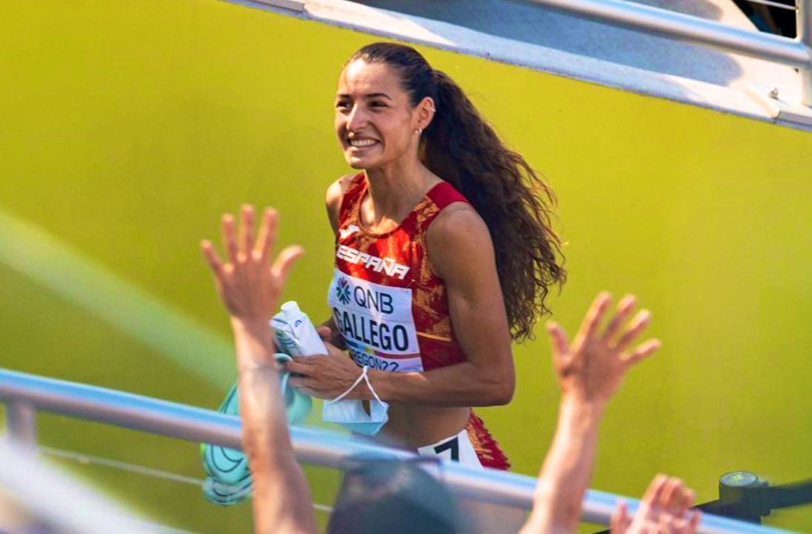 CarrerLliure (@carrerlliure) on Twitter photo L'atleta <a href="/SaraGallego4v/">Sara Gallego</a> reb avui el premi🎖 #TrofeuCampions Valors de <a href="/mundodeportivo/">Mundo Deportivo</a>;<a href="/esportcat/">Esports</a>
📍per batre per 2 vegades el Rècord 🇪🇸 400mt vigent des de 1988📍
👉Gala 📺 12h esport3
youtu.be/vfnjP1HqTBE L'atleta <a href="/SaraGallego4v/">Sara Gallego</a> reb avui el premi🎖 #TrofeuCampions Valors de <a href="/mundodeportivo/">Mundo Deportivo</a>;<a href="/esportcat/">Esports</a>
📍per batre per 2 vegades el Rècord 🇪🇸 400mt vigent des de 1988📍
👉Gala 📺 12h esport3
youtu.be/vfnjP1HqTBE