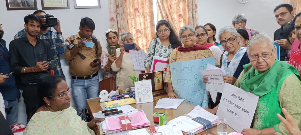 DeepikaBhardwaj's tweet photo. TWEEPS, 

NEED YOUR SUPPORT

Rehana Rayaz is being forced to withdraw her action against women who file false cases. She ordered FIR in just 60 such cases &amp; women's groups are now after her life

PLEASE TAG @ashokgehlot51 @RayazRehana &amp; tweet with #ISupportRehanaRayaz https://t.co/A8LWv8cTSZ