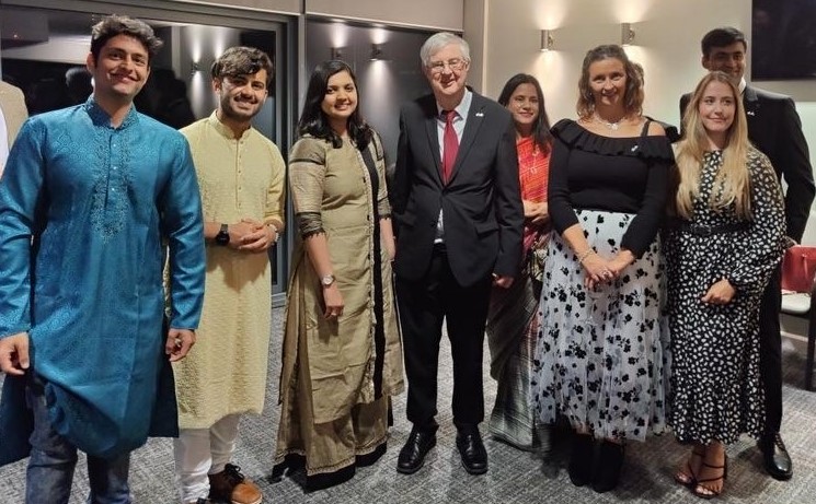 USW_StudySkills's tweet photo. Cipolwg ar ddigwyddiad bendigedig Diwali 2022 yng Sophia Gardens yr wythnos diwethaf. 

Diolch, Llywodraeth Cymru am y gwahoddiad. 

#usw #pdc #uswinternational #Diwali2022 #LlywodraethCymru

@WelshGovernment  @PrifWeinidog https://t.co/gJEtW6vH4D