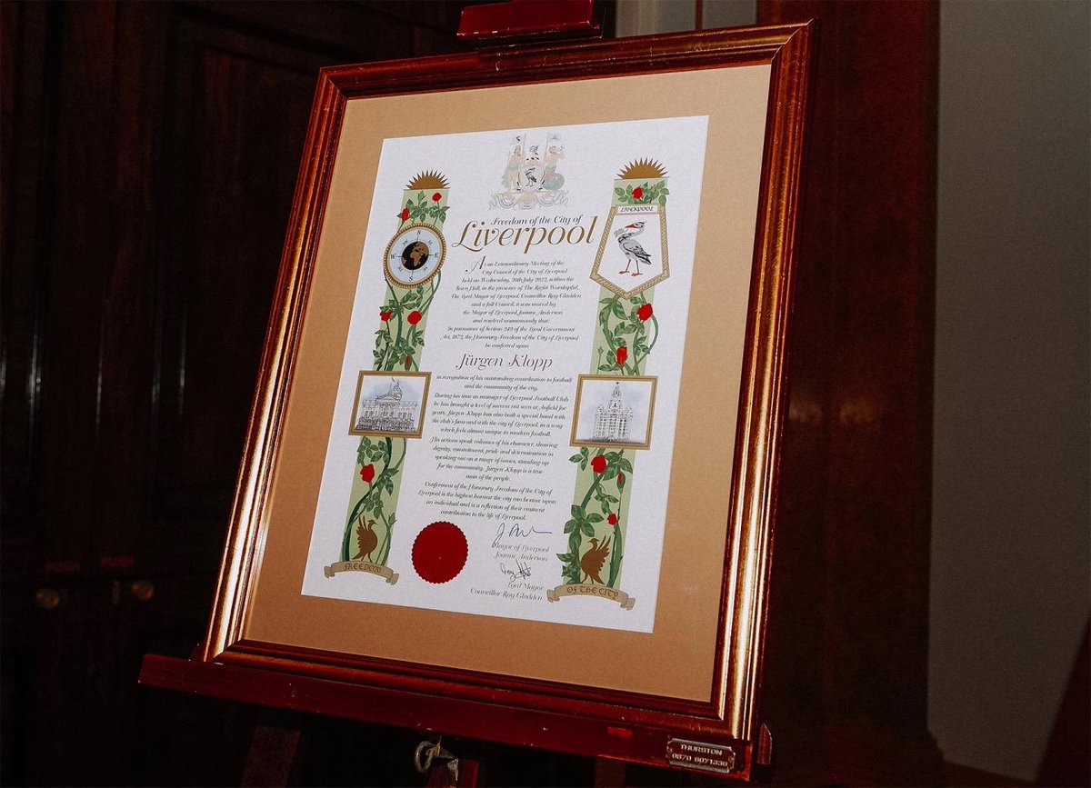 KloppTH's tweet photo. เมื่อวานนี้บอสได้เข้ารับรางวัล Freedom of the city of Liverpool เป็นรางวัลสูงสุดและเก่าแก่สุดของเมืองเลย ได้เป็นพลเมืองกิตติมศักดิ์ของประเทศสเก้าส์เซอร์แล้ว หลังได้รับการเสนอชื่อเมื่อช่วงกลางปี https://t.co/3cu8pXnhz8