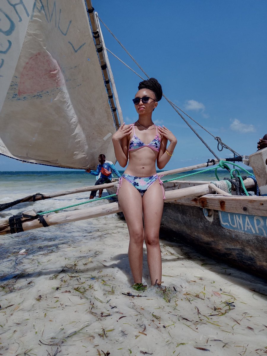 'A master piece that mastered her peace'❤
.
.
.
#beach #skinpoppin #beachlife #ocean #zanzibar #uroabaybeachresort #latebirthdaycelebration #workleisure #water #ngwanabadimo #southafrica #vacation #vacationmode #vacaylife #vacayvibes #travel #traveling #trend #twitter