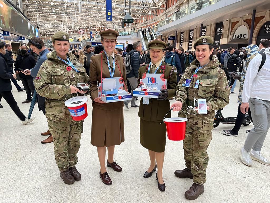 We are honoured to be taking part in #LondonPoppyDay today, along with thousands of @LondonPoppy volunteers. Look out for us at @LondonWaterloo @NetworkRailVIC @NetworkRailCST and @NetworkRailLST #volunteering