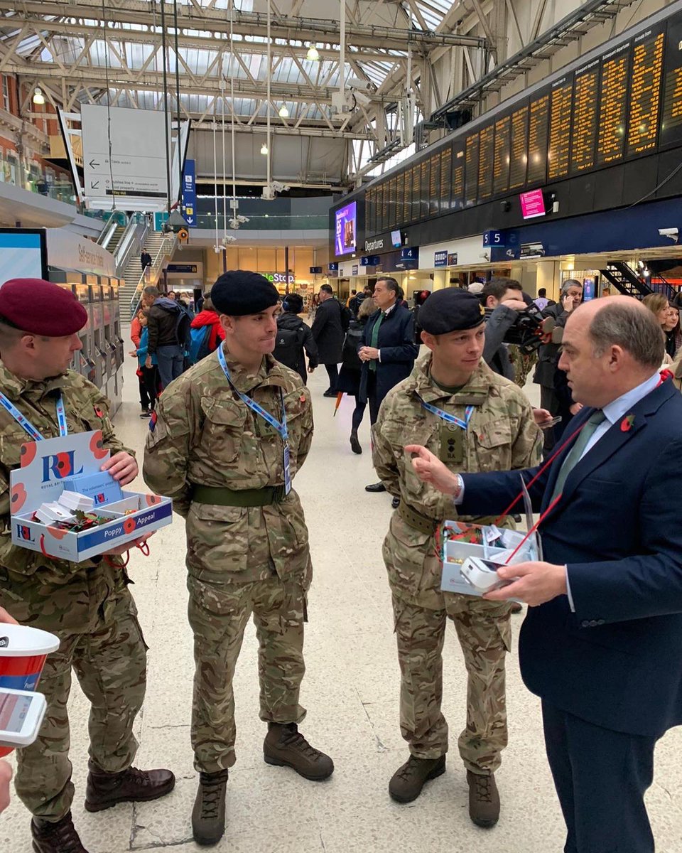 32 RA troops and Secretary of State for Defence Ben Wallace at London Poppy Day today. Stay tuned to our Instagram story for updates!

<a href="/benwallacemp/">Ben Wallace MP</a> 
<a href="/bfbsradio/">BFBS Radio</a> 

#defence #oneregiment #royalartillery #royalbritishlegion #londonpoppyday #military #london #poppy #remembrance