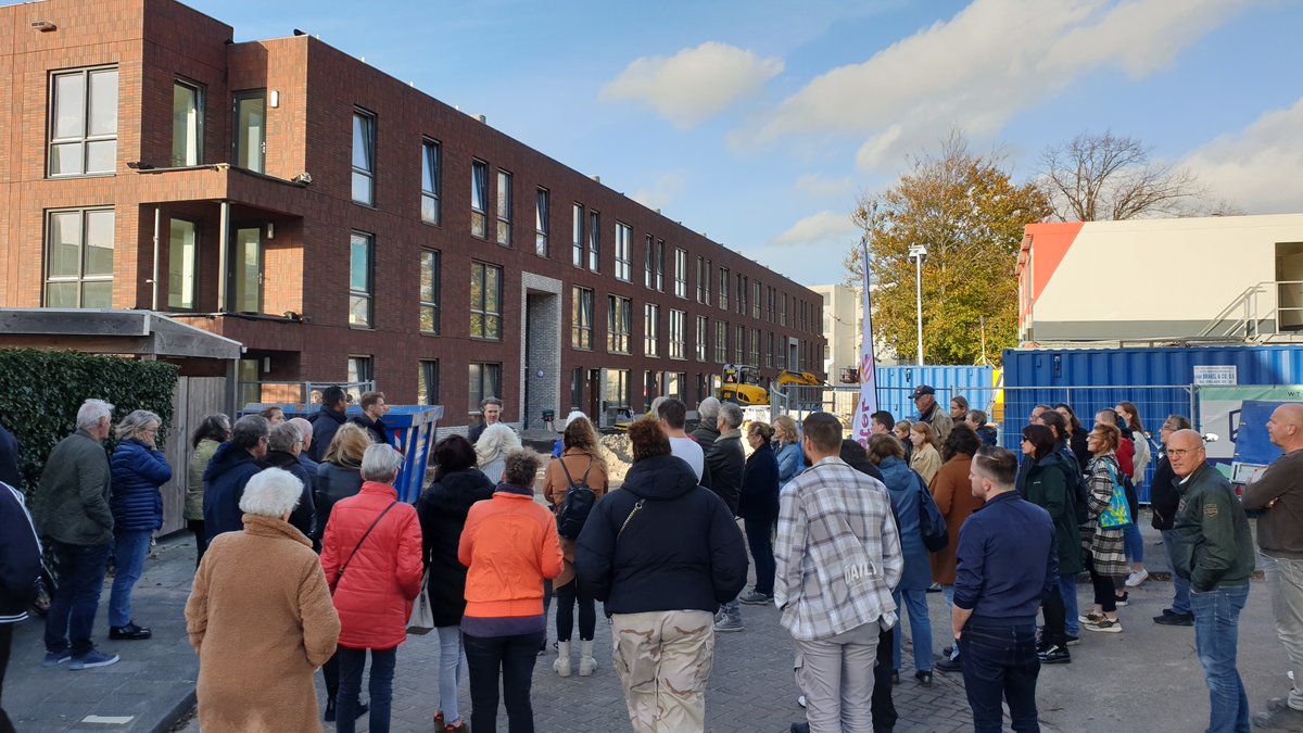 “Dit gaat vast heel knus worden” Kijkmiddag nieuwbouwappartementen #Hillegom <a href="/stekwonen/">Stek</a>. Toekomstige huurders meten en kijken in hun nieuwe woning. Oplevering eind 2022 #jehuisjethuis <a href="/plegtvos/">plegt-vos</a> #Teylingen #Noordwijk #Lisse 
stek-wonen.nl/Home/Nieuws/20…