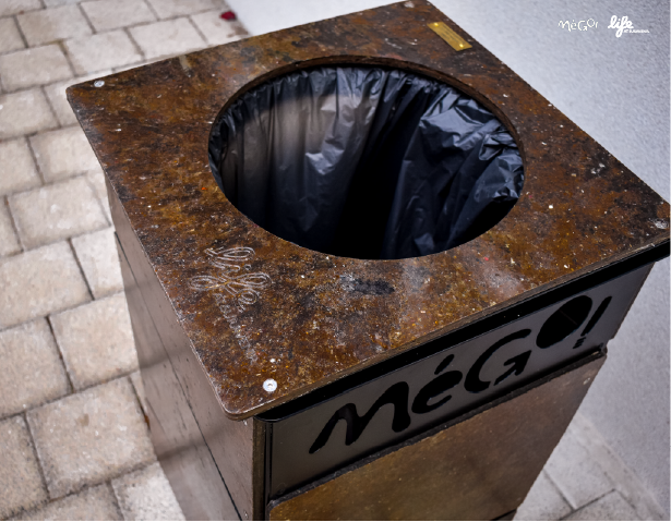 📸 Retour en image sur l'installation de notre nouvelle gamme de mobiliers, fabriquée à partir de #mégots recyclés, au sein de <a href="/suravenir/">Suravenir</a> à Brest. 

Les mégots, collectés via les #cendriers seront recyclés au sein de notre usine pour à leur tour fabriquer du mobilier urbain ! ♻