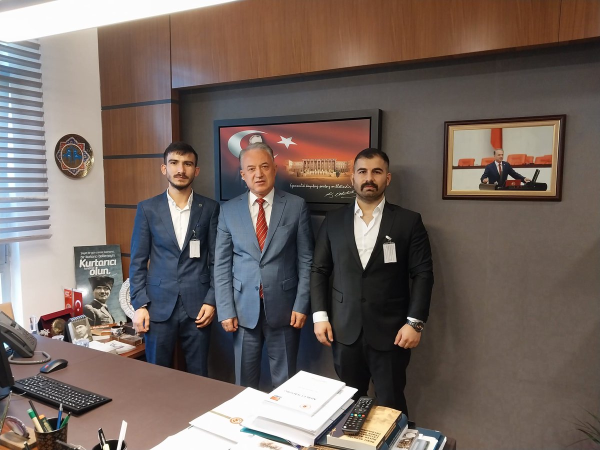 Acil Yardım Afet Yöneticileri olarak mecliste <a href="/dryukselozkan/">Prof.Dr.Yüksel ÖZKAN</a> vekilimiz ziyaret edip sağlık lisansiyeri olmamıza rağmen sağlık bakanlında istihdam durumu hakkında bilgi vererek bölüm dosyamızı verdik. Vekilimize verdiği desteklerden dolayı teşekkür ediyoruz.
#AyayAtamaBekliyor