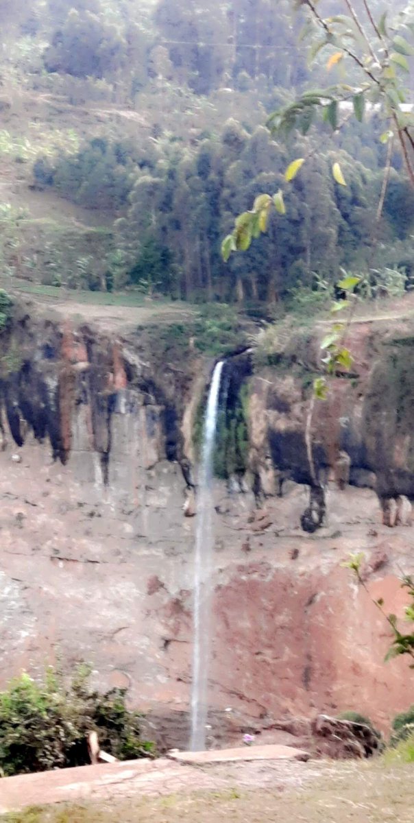 KhanDolly15's tweet photo. Casa lodge in Sipi kapchorwa, the morning breeze and the amazing blending rays of the sun rise in the mountains ohhh what about the magnificent view of the Sipi falls 😍 our uganda 🇺🇬 is beautiful 🤩 https://t.co/rm95rM5rXt