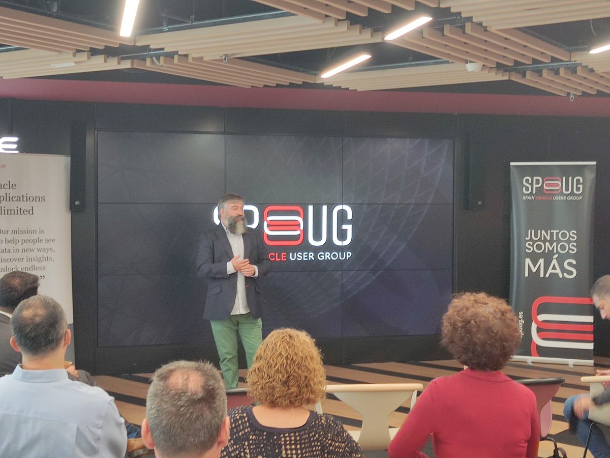 SPOUG_es's tweet photo. Arrancamos la nueva edición de #OracleJDETour22 con la presentación de @osgacevedo , gerente de @SPOUG_es. Tenemos una gran jornada por delante❗ #SPOUG https://t.co/AWY4bCxLX3
