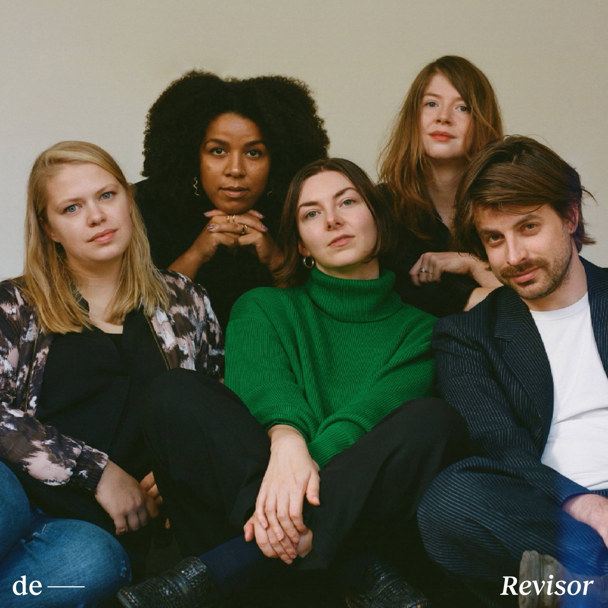 Dit is de nieuwe Revisor-redactie! 💥 Plus: glinsterende sneeuw van <a href="/sannekabalt/">Sanne Kabalt</a> ❄️ en tatoeëren in de schemer met @marthealarts  - mailchi.mp/958ef429dd6a/3…